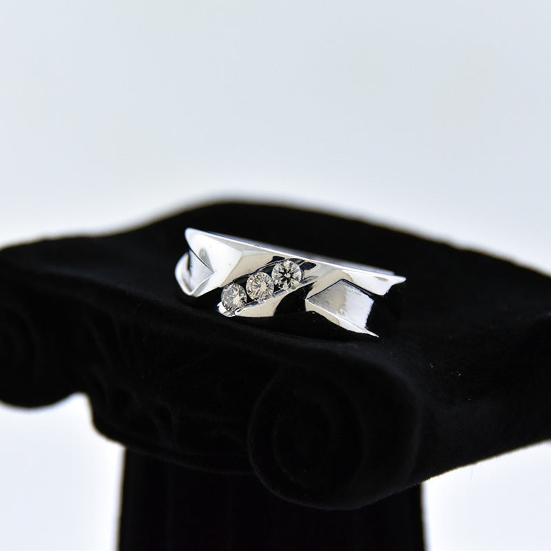 10kt White Gold Free Form Men's Ring with 0.25ct. tw. Diamonds